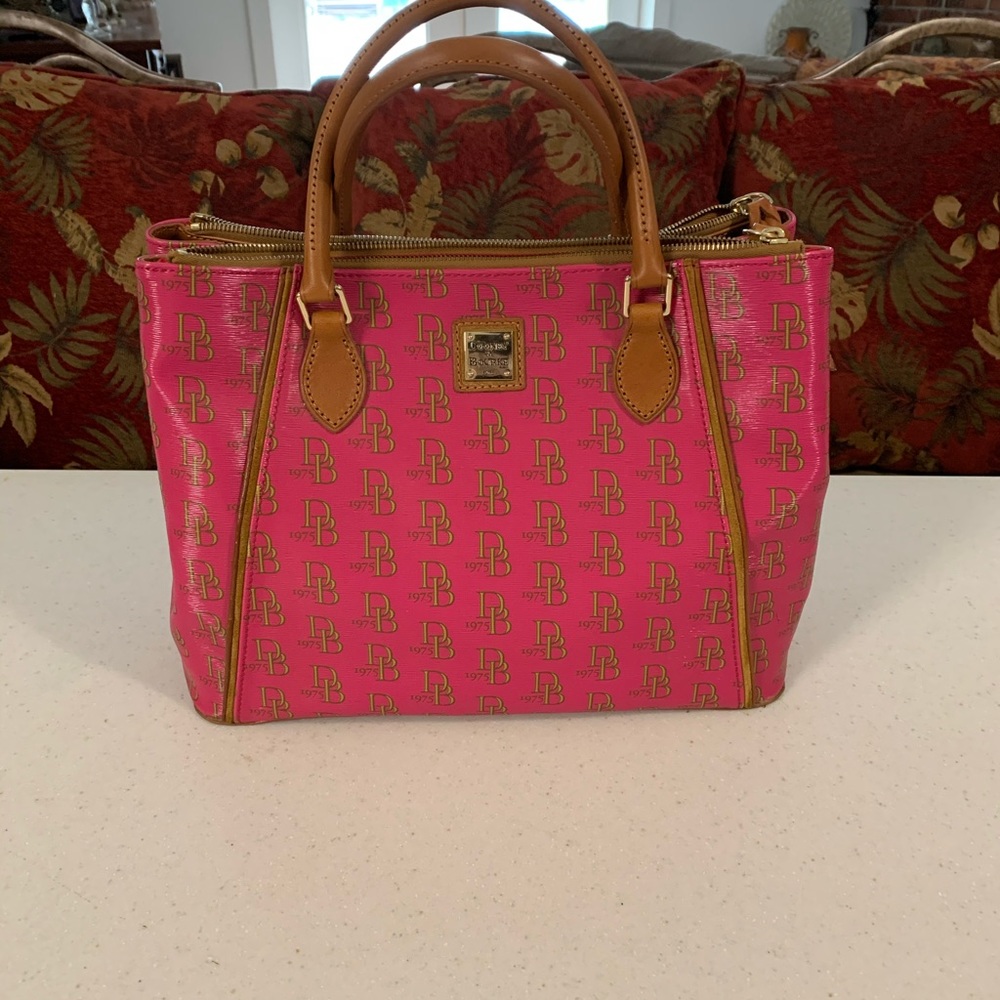 Dooney Willa ZIP Signature Coated Cotton Bag